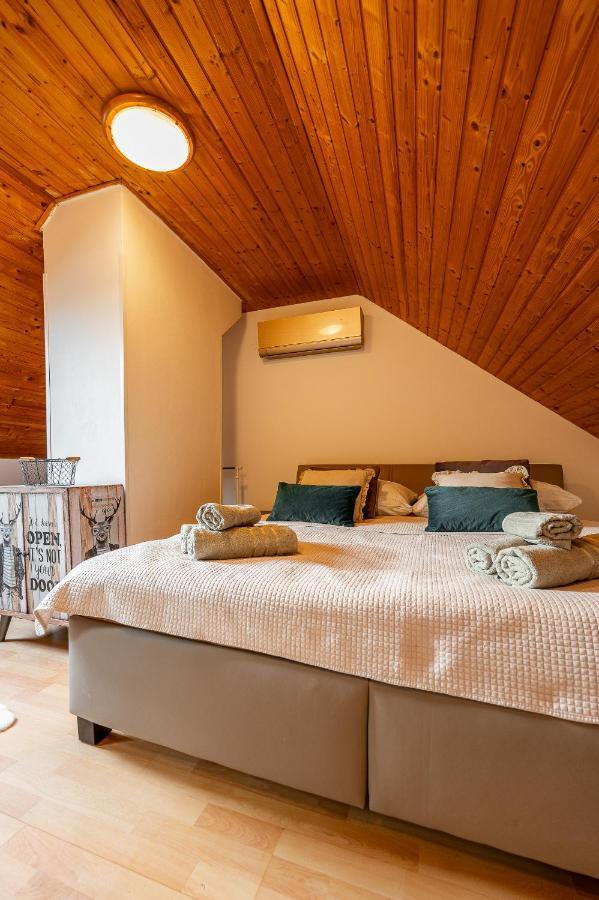 Apartman Mezonet Na Namesti Košice Exteriör bild